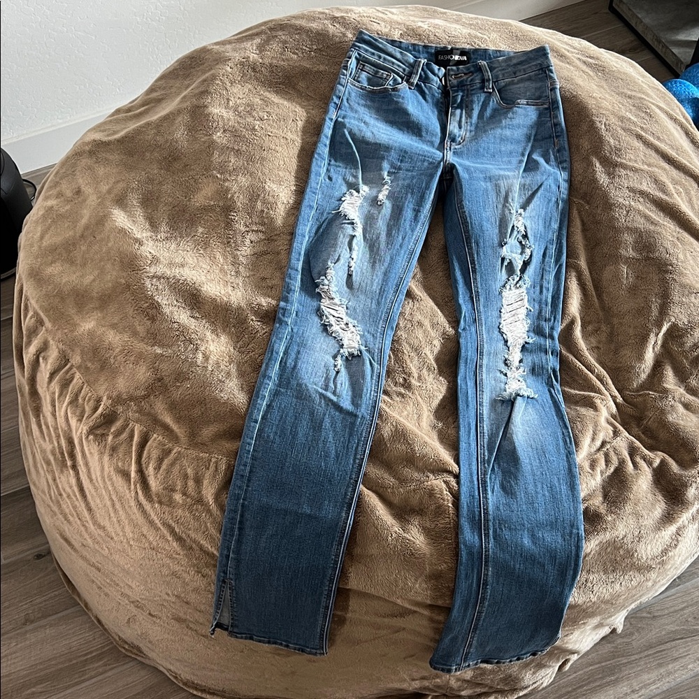 FashionNOVA size 7 Distressed Blue Women's Jeans